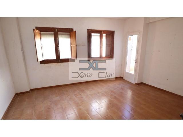 Casa en venta en Llombai photo 0