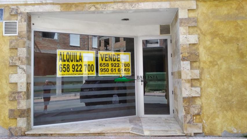 Local comercial en venta en Huércal-Overa, Huercal-Overa photo 0