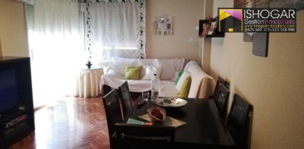 Piso en venta en Valdepeñas, Seis de Junio photo 0