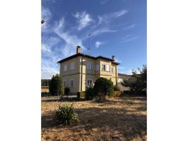 Casas de pueblo en venta en Renedo de la Vega photo 0