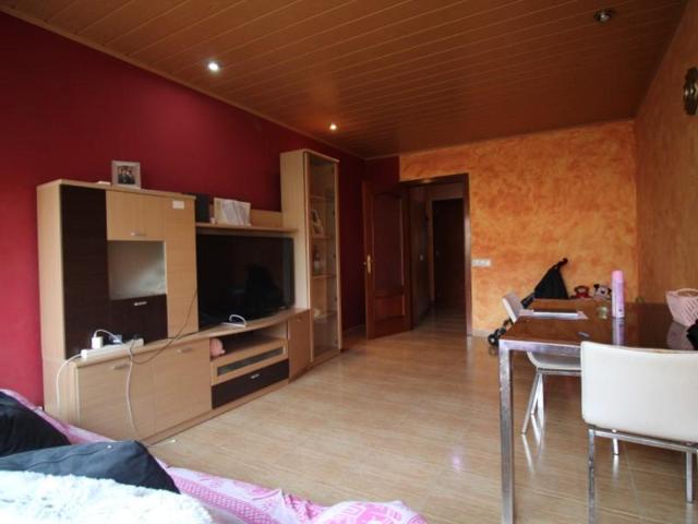 Piso en venta en Salt photo 0