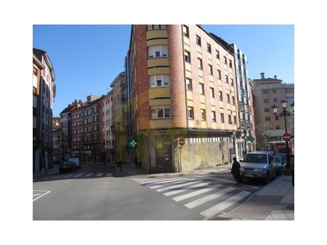 Local comercial en venta en Oviedo, Milán-Pumarín photo 0