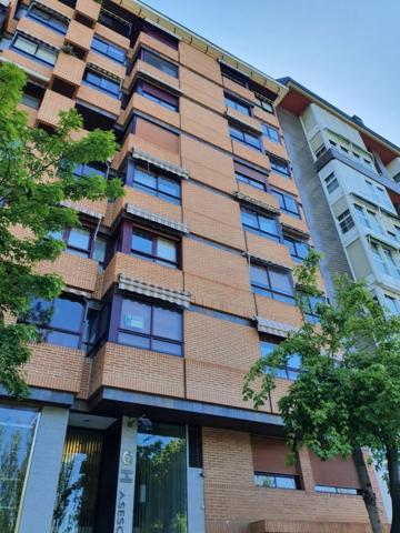 Oficina en venta en Palencia, Avda. Santiago Amon photo 0