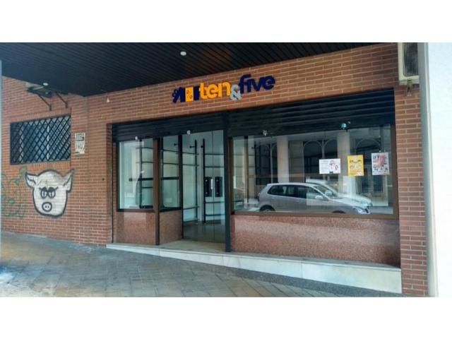 Local comercial en venta en Granada, Centro photo 0