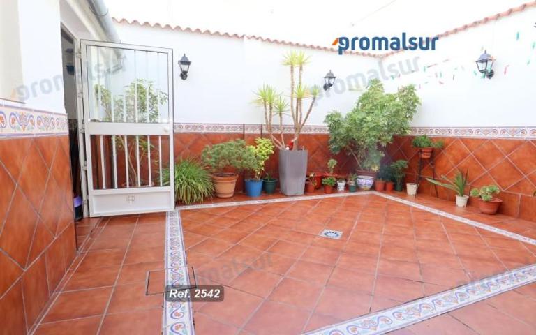 Casa en venta en Puente Genil, Puente Genil photo 0