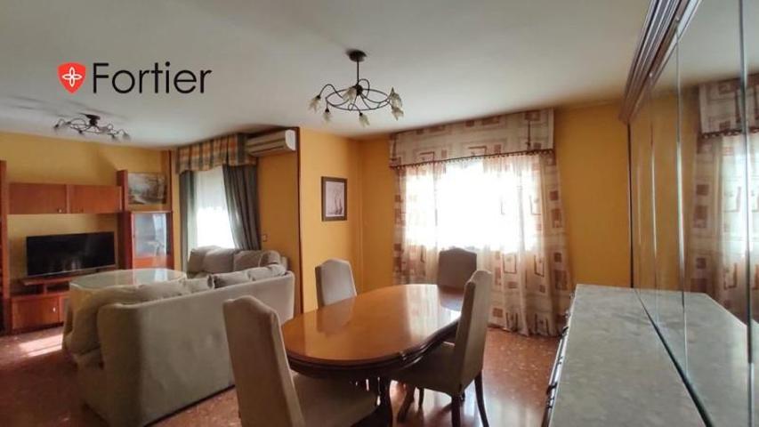 Piso en venta en Martos, Martos photo 0