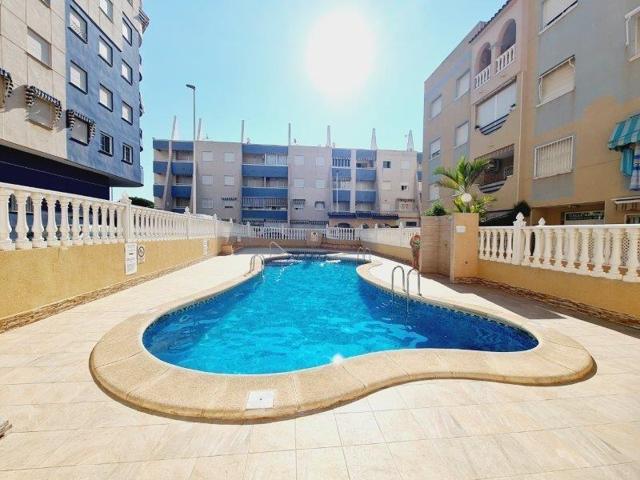 Apartamento en venta en Torrevieja, Playa la Mata photo 0