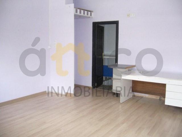 Local comercial en venta en Valladolid photo 0