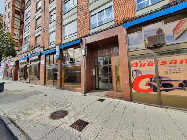 Local comercial en venta en Oviedo, El Milan photo 0