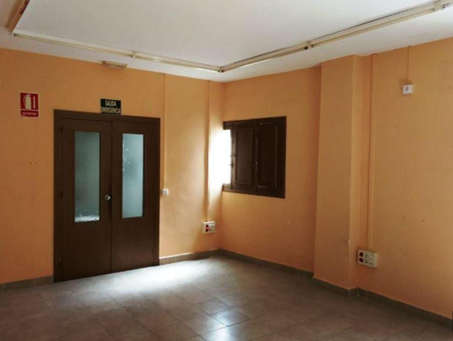 Local comercial en venta en Viator photo 0