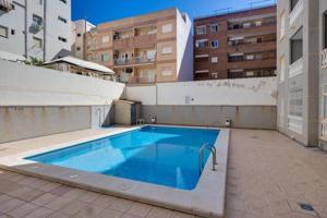 Apartamento en venta en Torrevieja, Habaneras photo 0