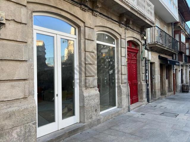 Local comercial en venta en Vigo photo 0