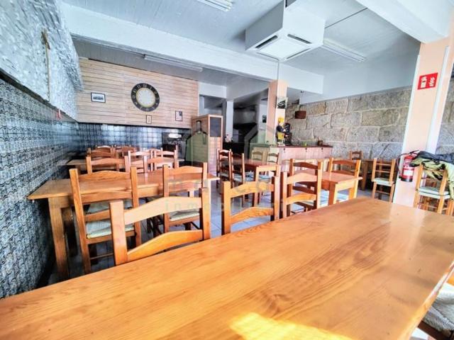 Local comercial en venta en Vigo, Camelias photo 0