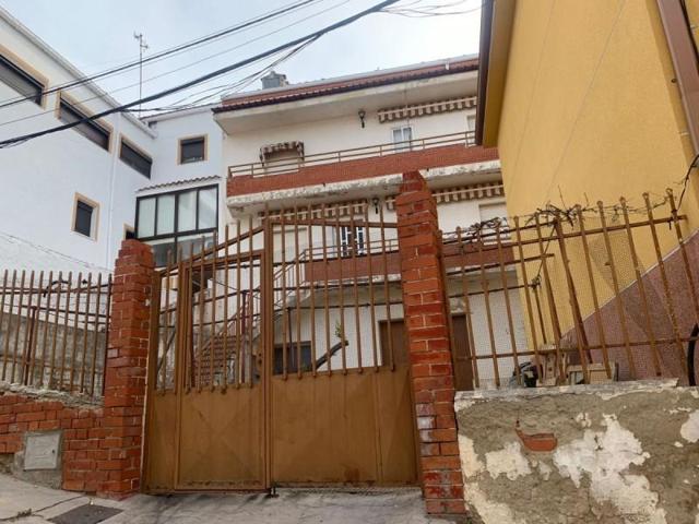 Casa en venta en Huete, Huete photo 0