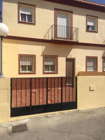 Casa en venta en Paradas, Paradas photo 0