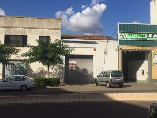 Nave industrial en venta en Almendralejo, Carretera Sevilla photo 0
