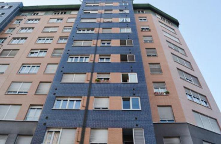 Local comercial en venta en Avilés, Aviles photo 0