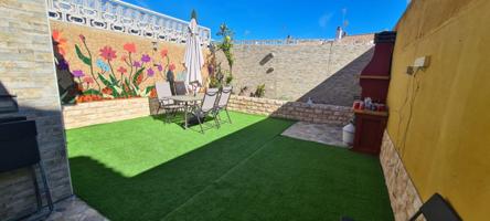 Adosada en venta en Villanueva del Ariscal, Villanueva Del Ariscal photo 0