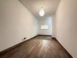 Local comercial en venta en Madrid, Madrid capital photo 0