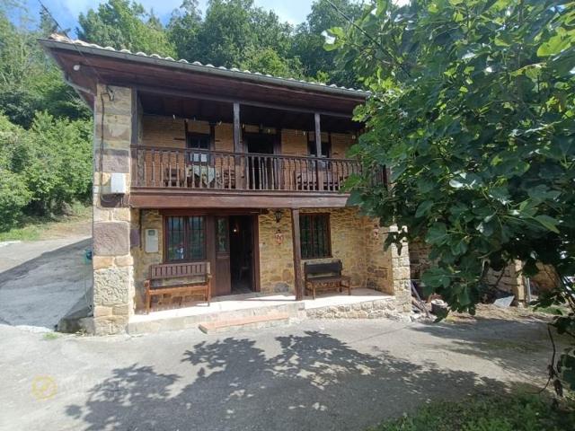 Casa con terreno en venta en Piloña photo 0