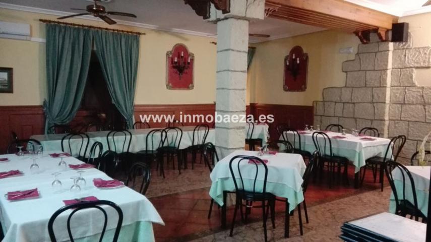 Local comercial en venta en Baeza, Centro photo 0