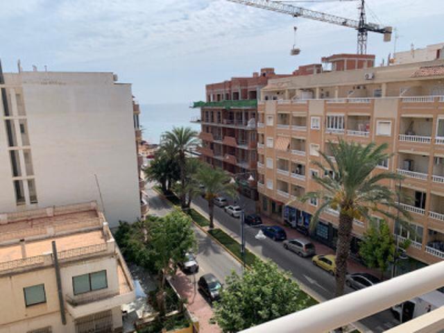 Apartamento en venta en Torrevieja, Playa de los locos photo 0