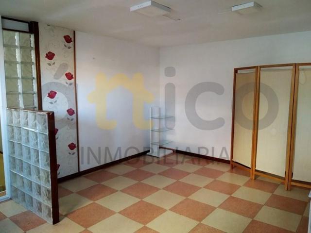 Local comercial en venta en Valladolid photo 0