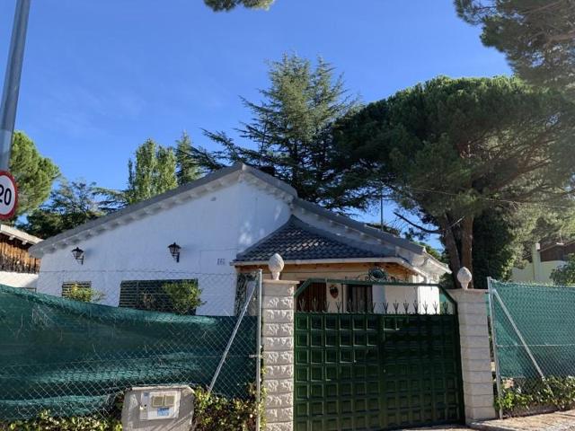 Chalet en venta en Maello photo 0