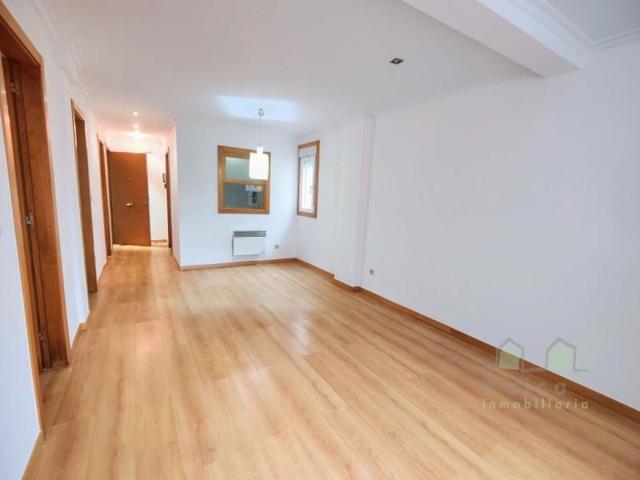 Piso en venta en Vigo, Gran Via photo 0