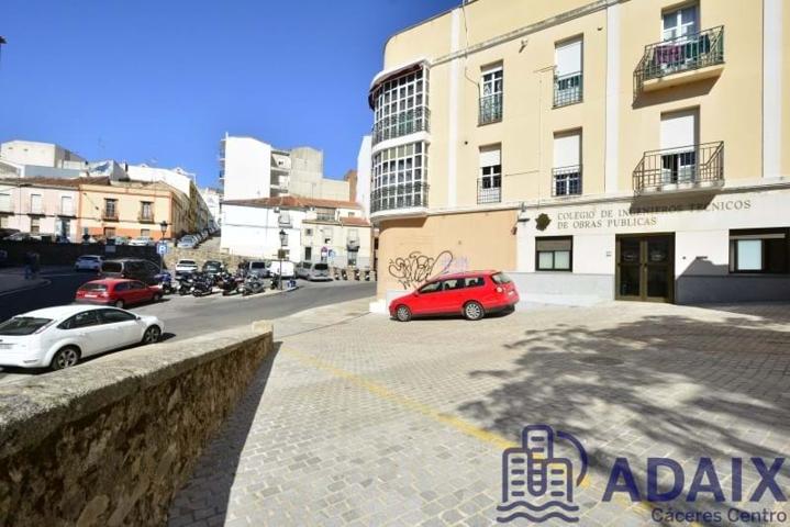 Oficina en venta en Cáceres, Cáceres photo 0