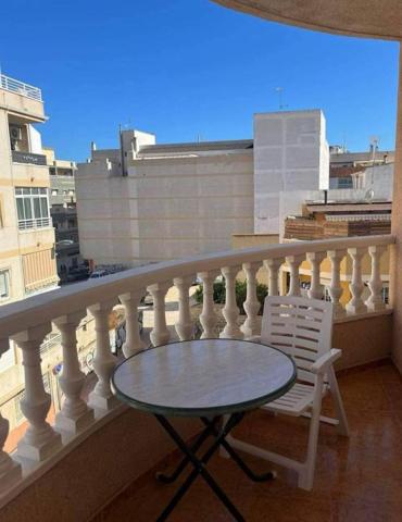 Apartamento en venta en Torrevieja, Centro photo 0