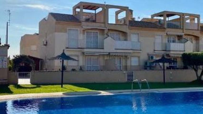 Bungalow en venta en Torrevieja, Orihuela Costa photo 0