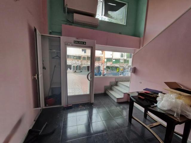 Local comercial en venta en Leganés, Carrascal photo 0