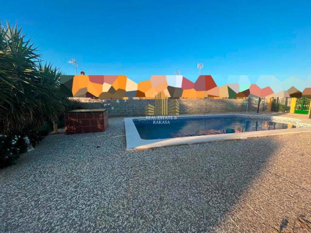 Chalet en venta en Utrera, Urbanizaciones photo 0