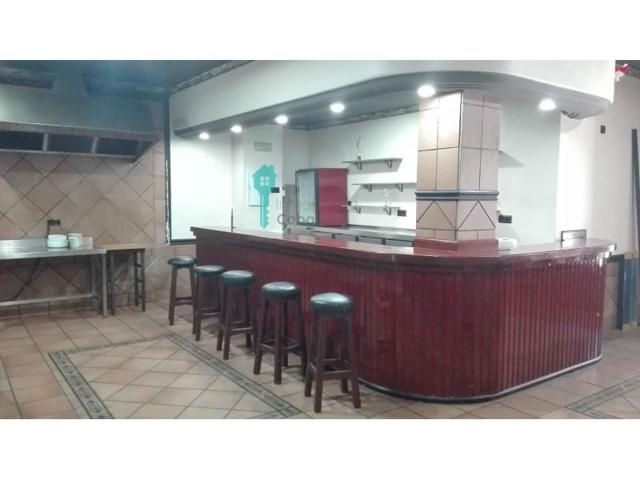 Local comercial en venta en Utrera photo 0