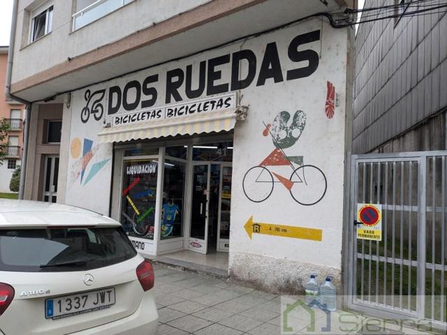 Local comercial en venta en Sarria photo 0
