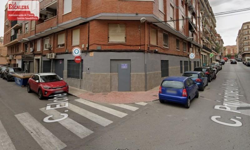 Local comercial en venta en Petrer, Petrer photo 0