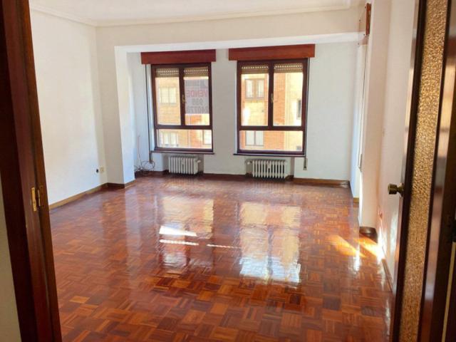 Piso en venta en Oviedo, La Eria photo 0