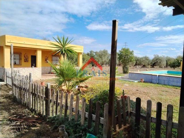 Chalet en venta en Utrera, Utrera photo 0