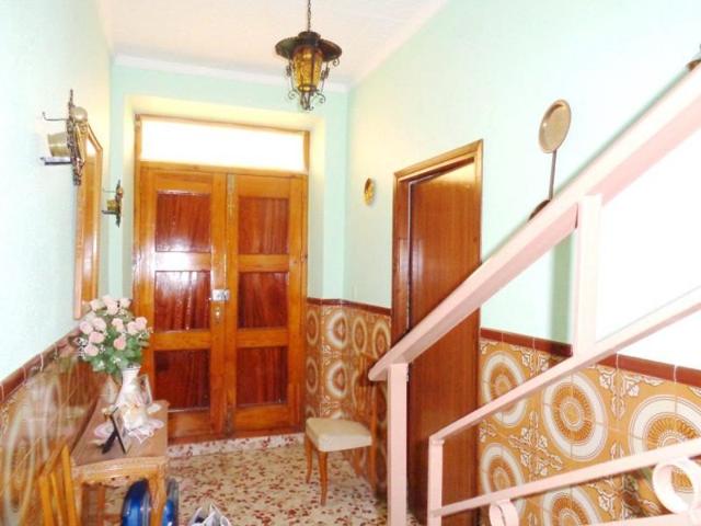 Casa en venta en Valdepeñas, Centro photo 0