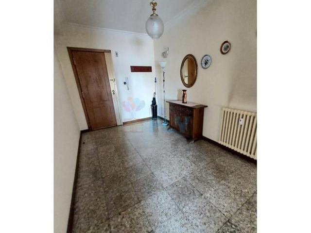 Piso en venta en Ourense photo 0