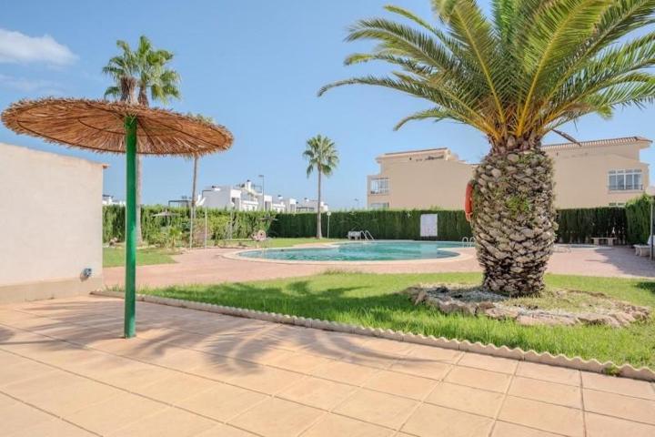 Apartamento en venta en Orihuela, Urbanización Perla del Mar photo 0