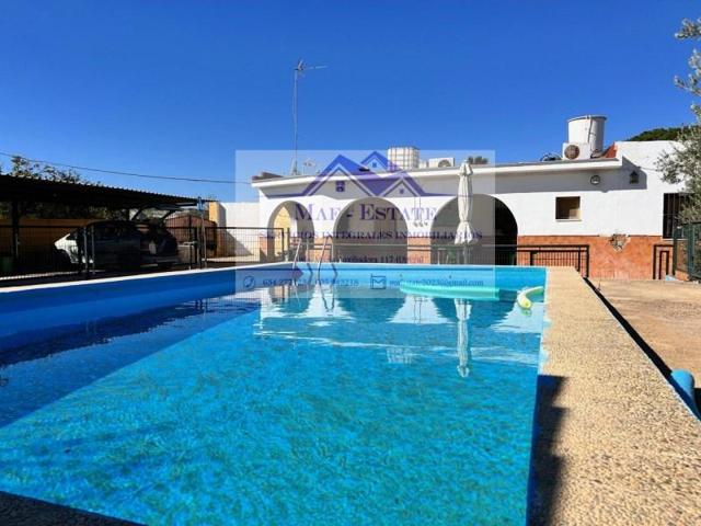 Chalet en venta en Utrera, Los Adrianes photo 0