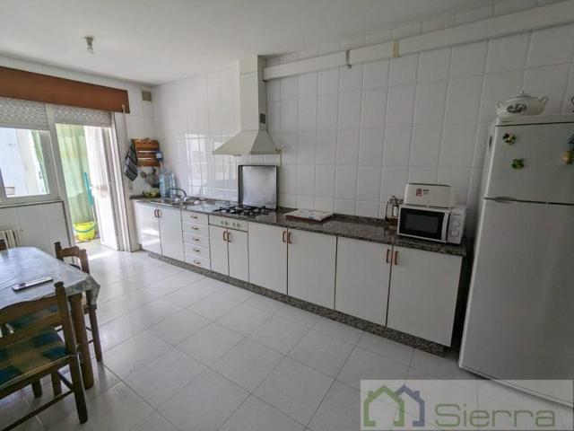 Piso en venta en Sarria photo 0