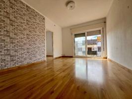 Piso en venta en La Bisbal d'Empordà photo 0