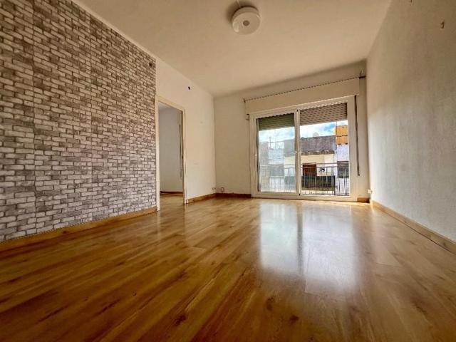 Piso en venta en La Bisbal d'Empordà photo 0