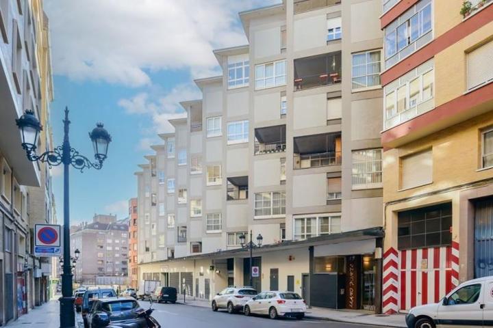 Piso en venta en Oviedo, Centro photo 0