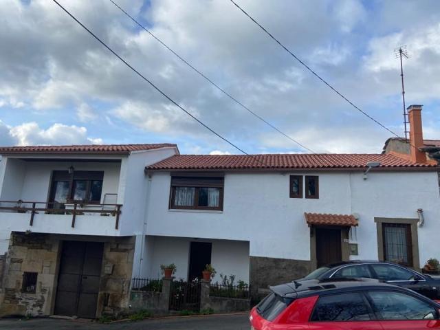 Casa con terreno en venta en Lalín photo 0