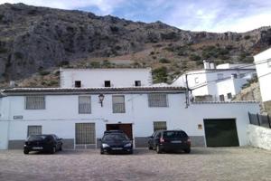 Casas de pueblo en venta en Villaluenga del Rosario, Villaluenga Del Rosario photo 0