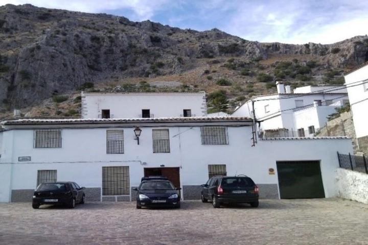 Casas de pueblo en venta en Villaluenga del Rosario, Villaluenga Del Rosario photo 0